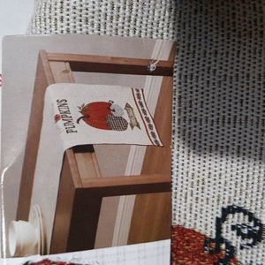 😇 Tapestry table runner